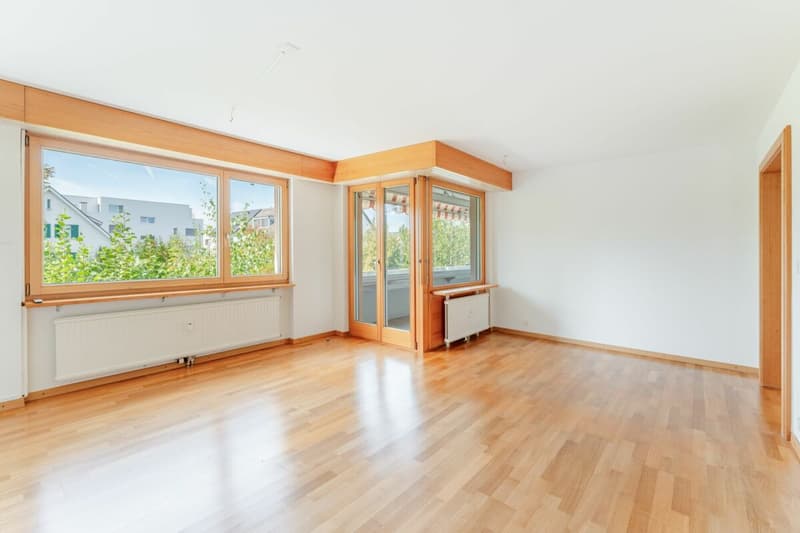 4.5 Zimmer | Garage | Sauna | Gemeinschaftsraum | grosser Garten mit Grillplatz | verglaster Balkon (3)