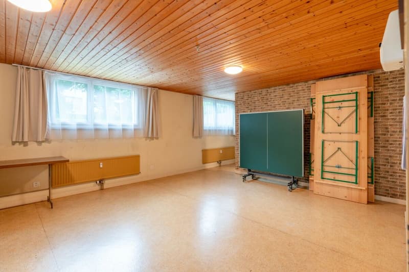 4.5 Zimmer | Garage | Sauna | Gemeinschaftsraum | grosser Garten mit Grillplatz | verglaster Balkon (11)