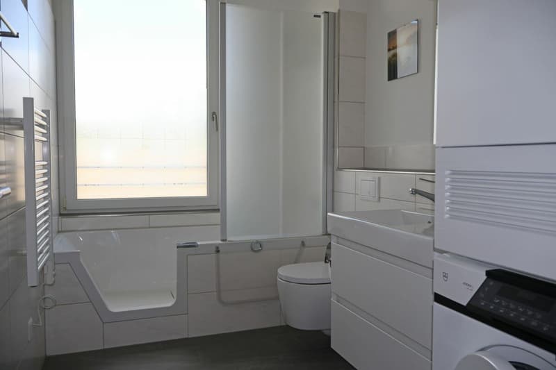 Attracktive 2.5-Zimmer-Wohnung mit Weitblick in die Weinreben (11)