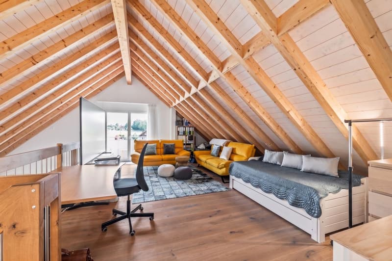 5.5-Zimmer-Maisonette: 146 m² Wohnkomfort mit Galerie, Terrasse und Weitsicht (11)