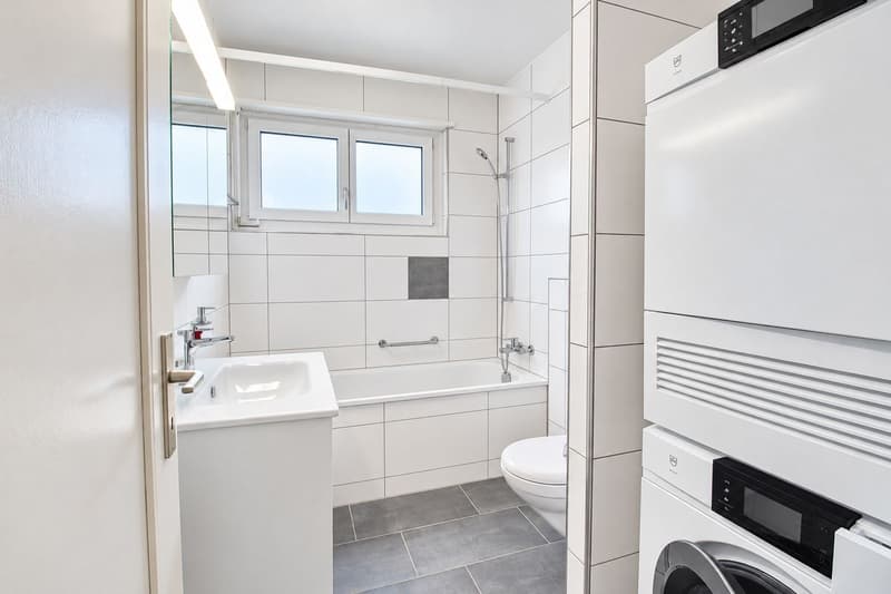 4.5-Zimmerwohnung mit 80 m² Terrasse und Balkon - zentrumsnah in Thun (2)