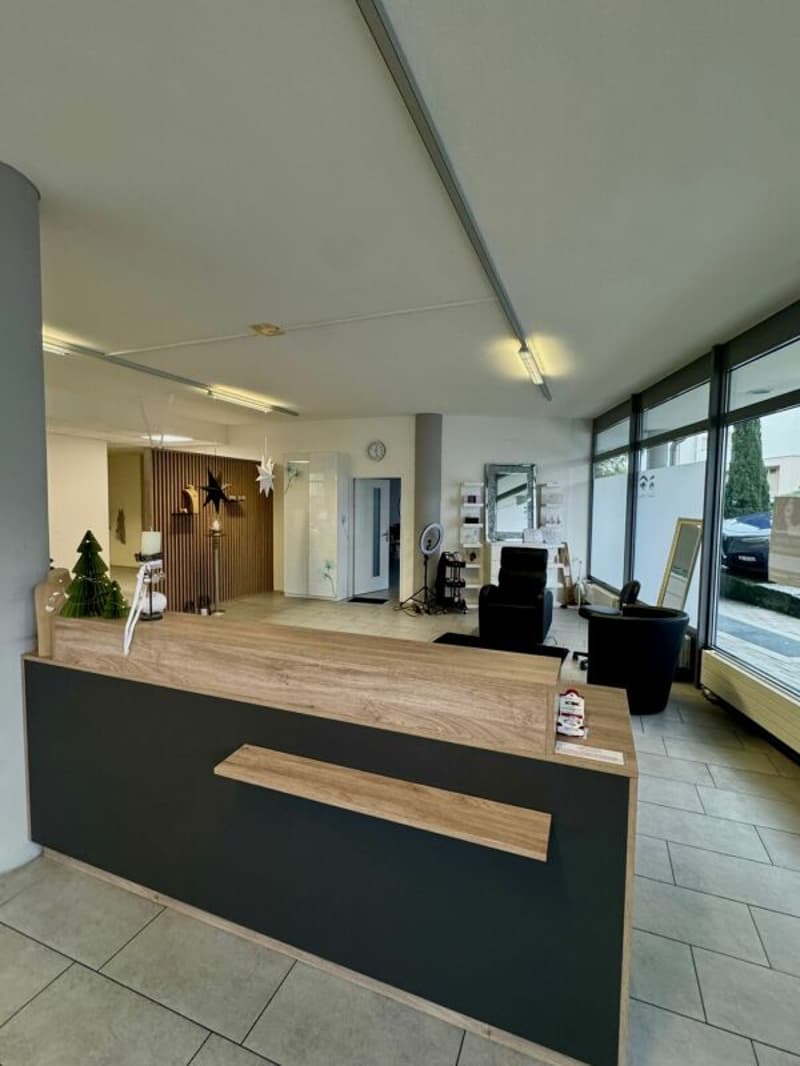 Tenant sought for beauty studio in Steinhausen, available immediately! (2)