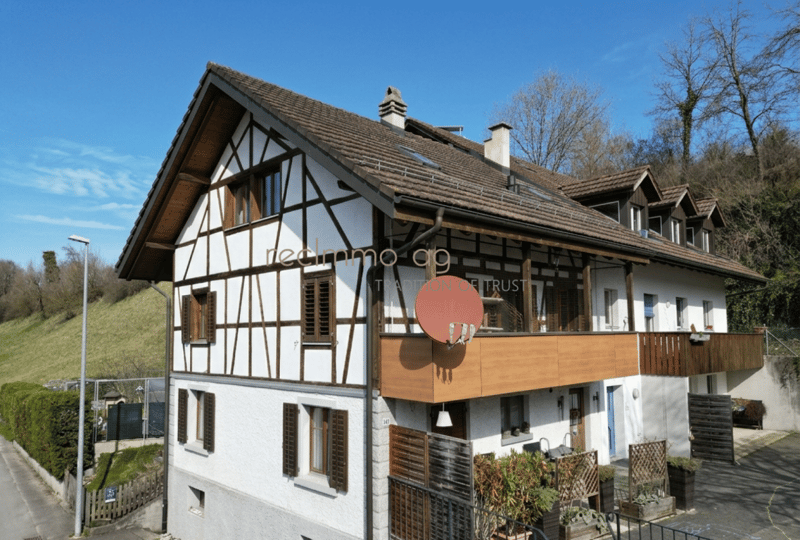 Charmante Doppelhaushälfte mit Fachwerkcharme, Garten & 170 m² Wohnfläche (4)