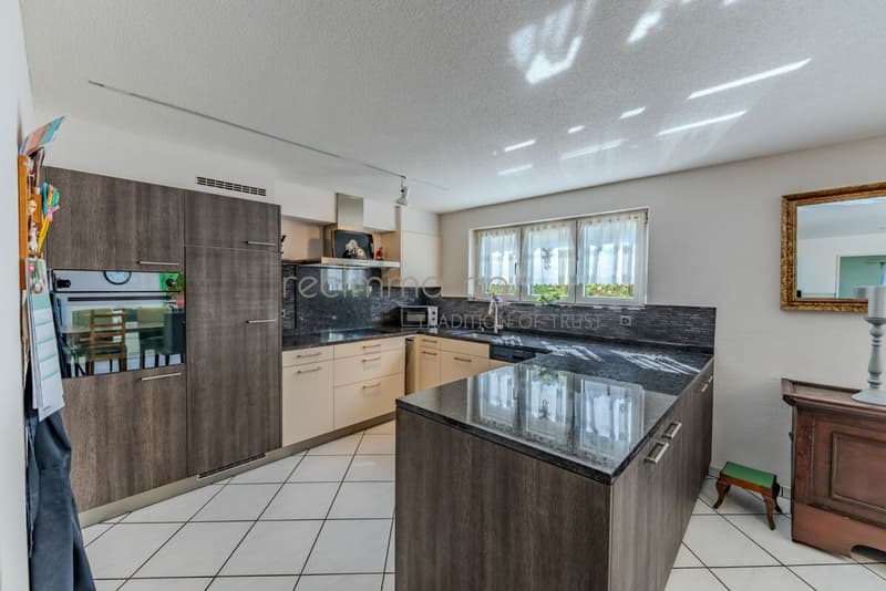 Exklusive 4.5-Zimmer-Gartenwohnung mit grosszügigem Aussenbereich (2)