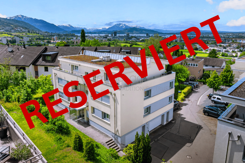 Charmante 4.5-Zimmer-Wohnung mit grosser Terrasse, Gartenanteil und Weitsicht (1)