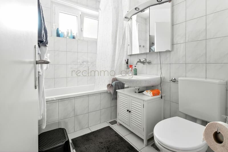 Charmante 4.5-Zimmer-Wohnung mit grosser Terrasse, Gartenanteil und Weitsicht (7)