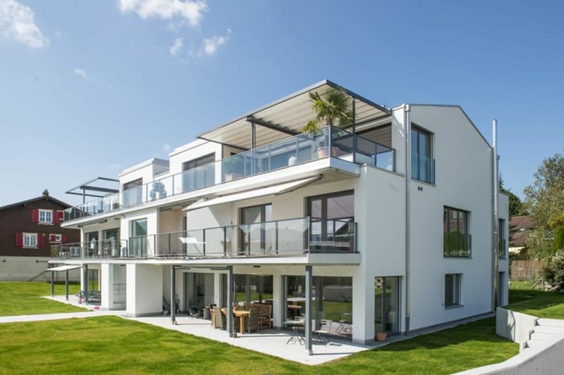 Exklusive 5.5-Zimmer-Gartenwohnung mit hochwertigem Ausbaustandard in Einsiedeln (1)