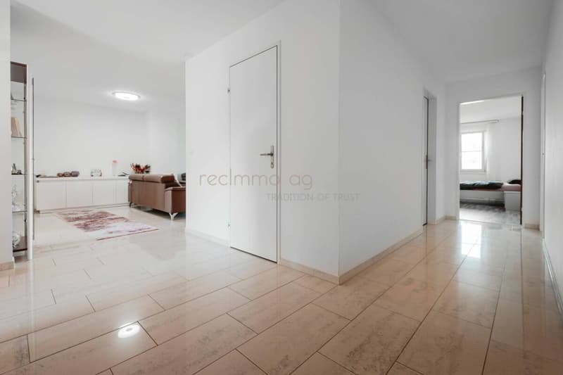 Attraktive 4.5-Zimmer-Eigentumswohnung und Balkon in Cham (10)