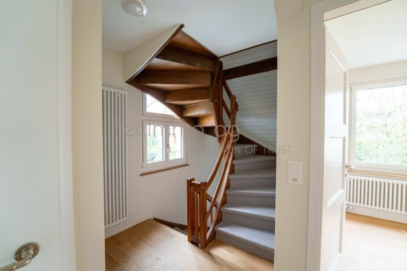Stilvoll renovierte 4.5-Zimmer-Doppelhaushälfte mit Privatgarten an begehrter Lage in Zug (7)