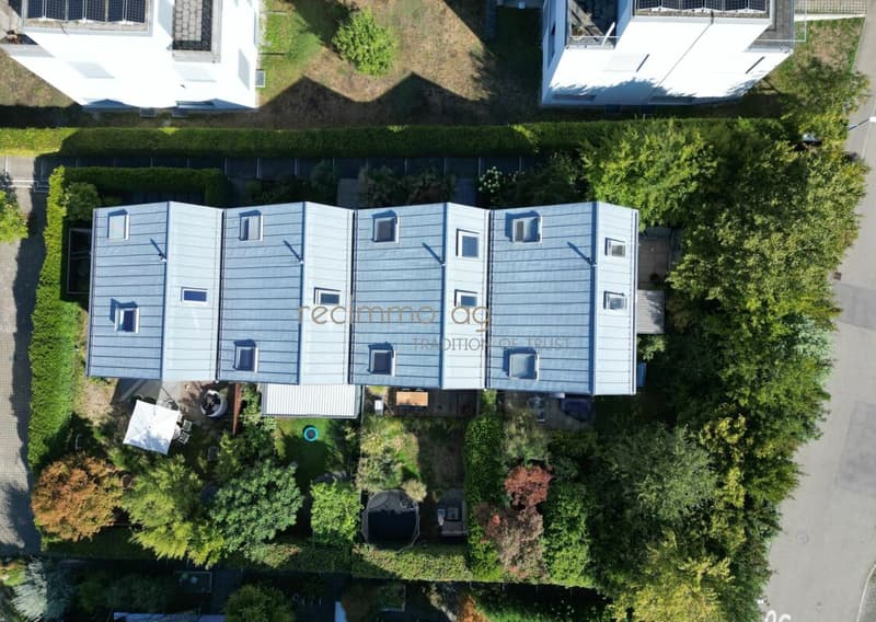 Modernes, lichtdurchflutetes 6.5-Zimmer-Reiheneinfamilienhaus mit Garten in Obfelden (4)