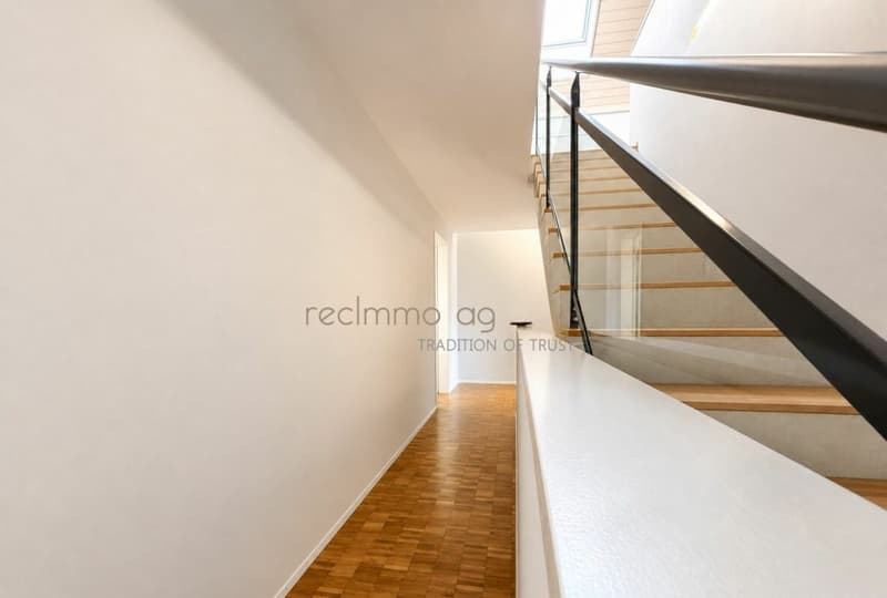 Modernes, lichtdurchflutetes 6.5-Zimmer-Reiheneinfamilienhaus mit Garten in Obfelden (10)