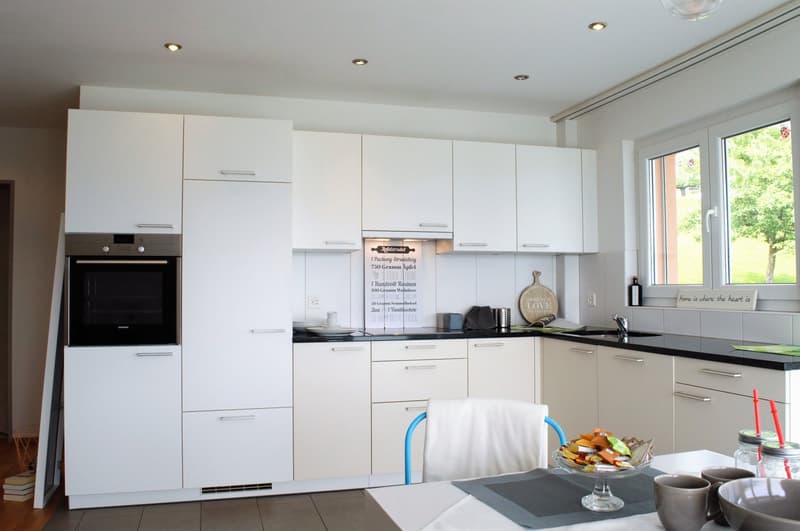 Moderne und helle 2.5-Zimmer-Neubauwohnung mit grossem Balkon (2)
