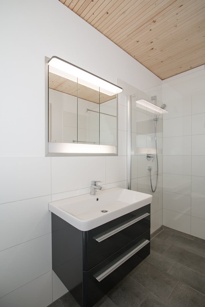 Moderne helle 2.5 Zimmer-Wohnung mit Balkon in Seenähe (6)