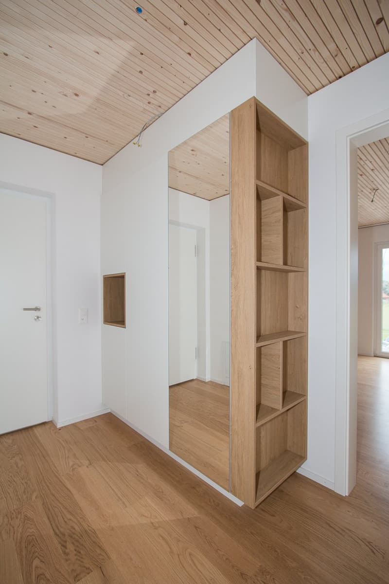 Moderne helle 2.5 Zimmer-Wohnung mit Balkon in Seenähe (2)