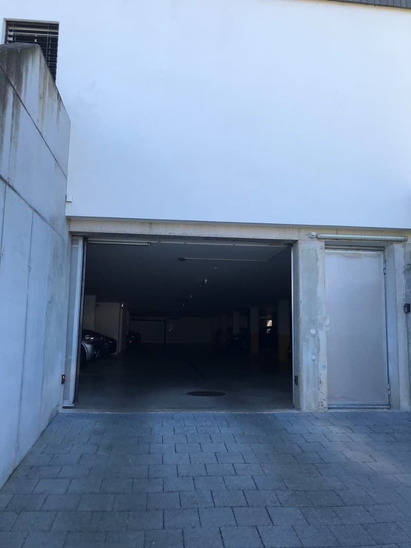 Einstellplätze in Einstellhalle zu vermieten (1)