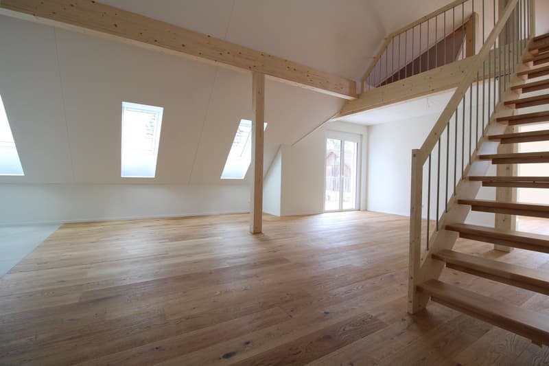 Exklusive 4.5 Zimmer-Dachwohnung mit offener Galerie und grossem Balkon (8)
