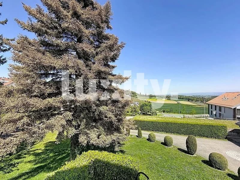 Beautiful villa apartment ? generous volumes and a privileged setting (8)
