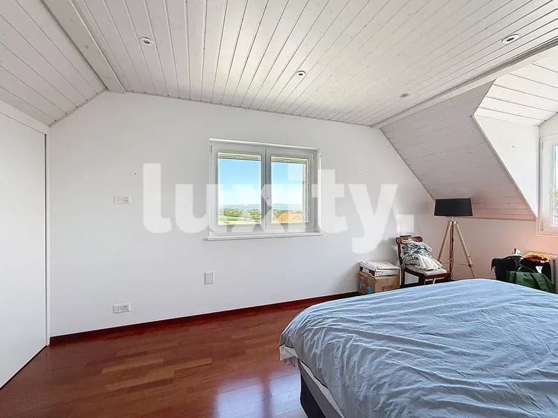 Beautiful villa apartment ? generous volumes and a privileged setting (5)
