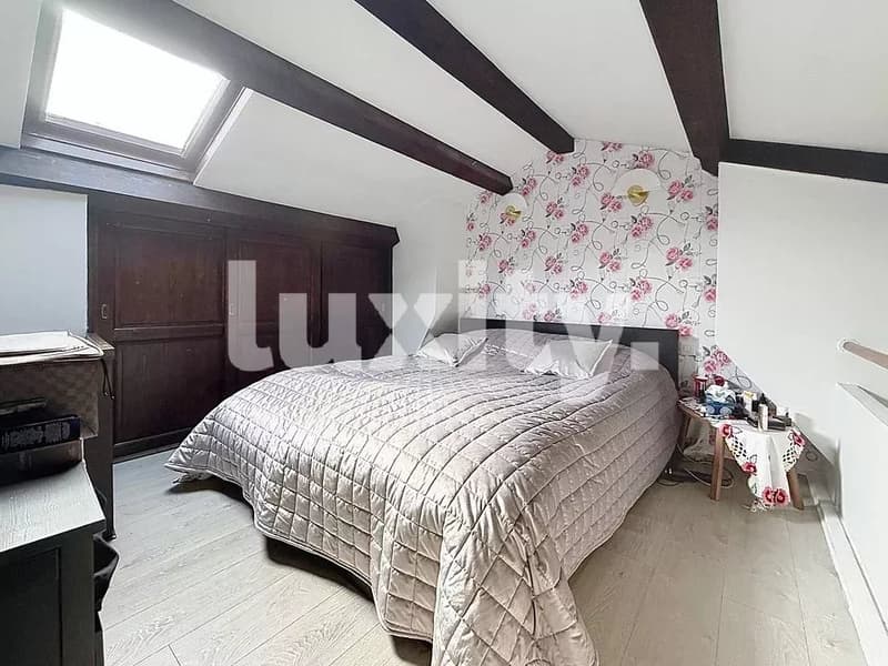 Superbe appartement place du bourg de four (2)