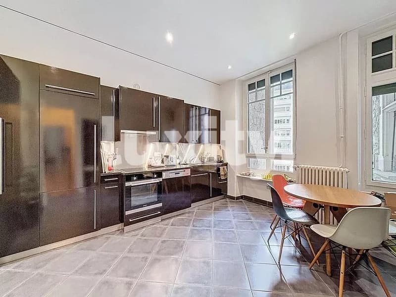 Appartement Haussmannien d'Exception - Élégance & Volumes Rares (3)