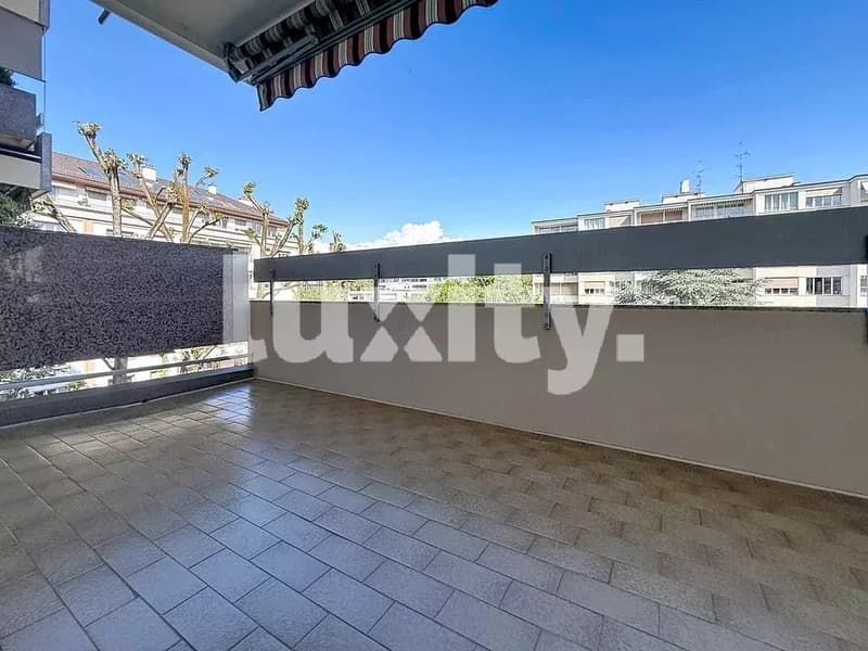 Superbe appartement rénové à Champel (2)