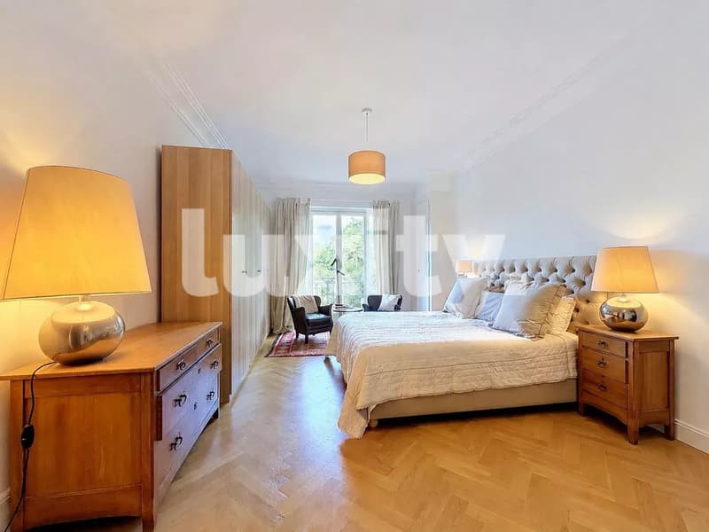 Appartement haussmannien de prestige à proximité du Parc Bertrand (3)