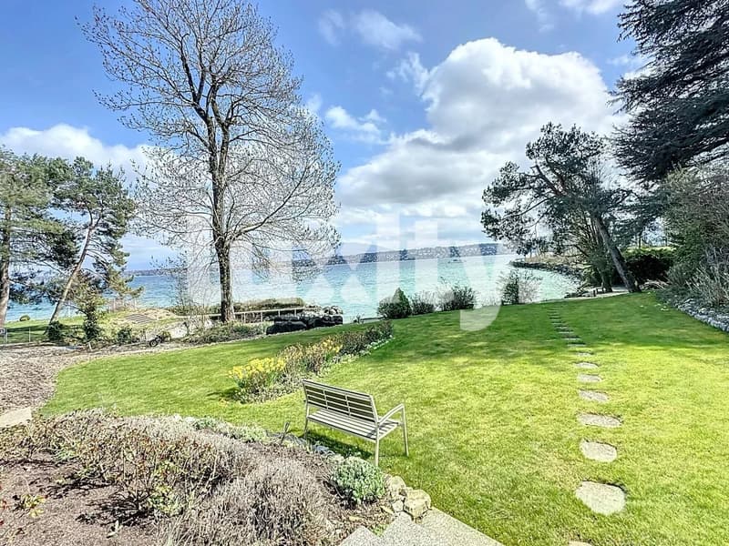 Propriété d'Exception en Bord de Lac avec Ponton Privé (1)