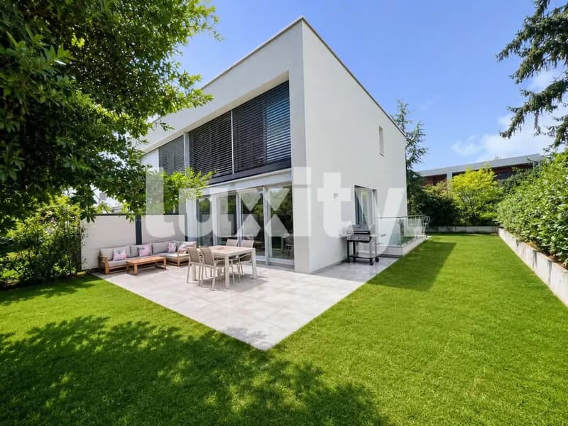 Maison familiale contemporaine avec grand jardin (1)