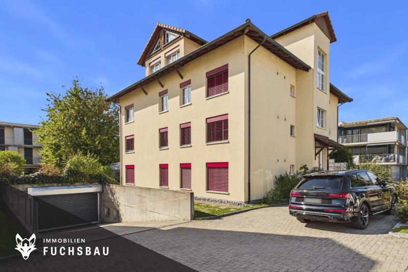 Einfahrt Tiefgarage und Besucherparkplatz