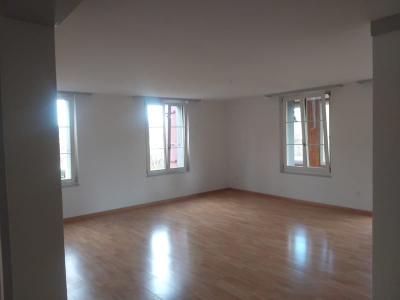 empty room, wooden floor, white walls, three windows, natural light