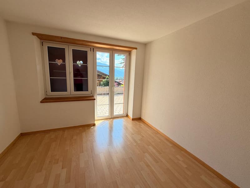 Helle 4.5-Zimmer-Wohnung in Aeschi bei Spiez – Ruhige Lage mit schöner Aussicht (4)