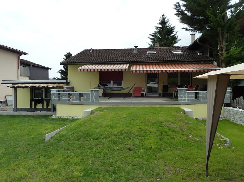 Einfamilienhaus mit Garten und Galerie (1)