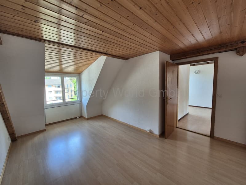 Wohnen unterm offenen Dachstuhl 4.5 Zimmer mit Holzbalken, Balkon u (8)