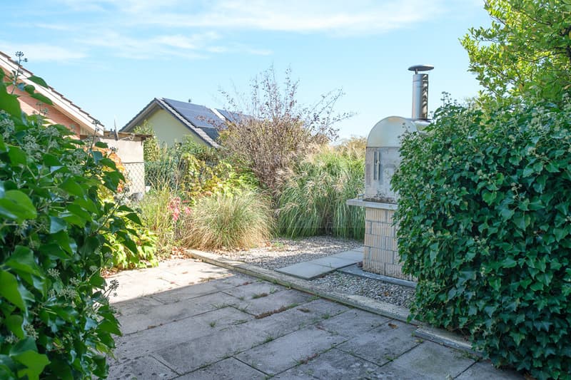 TERRASSE MIT AUSSENGRILL