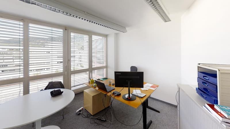 Spacieux bureaux de 12 pièces avec balcon et vue panoramique à Vevey avec 4 places de parking (11)
