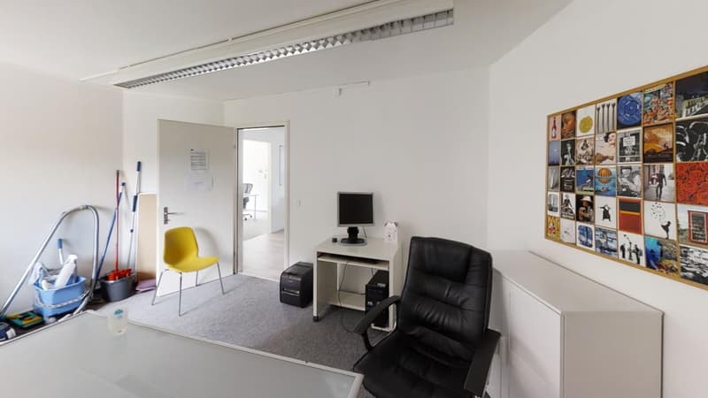 Spacieux bureaux de 12 pièces avec balcon et vue panoramique à Vevey avec 4 places de parking (10)