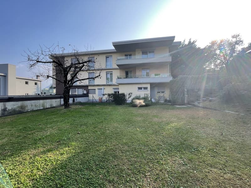 AMPIO APPARTAMENTO 2.5 CON VISTA LAGO E POSTEGGIO ESTERNO (13)