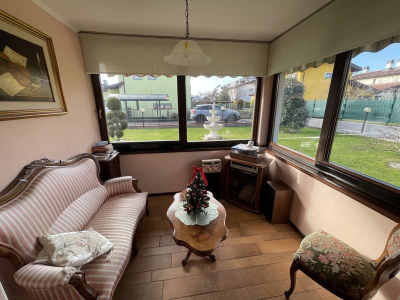 MERAVIGLIOSA CASA UNIFAMILIARE 4.5 CON GIARDINO CURATO (8)
