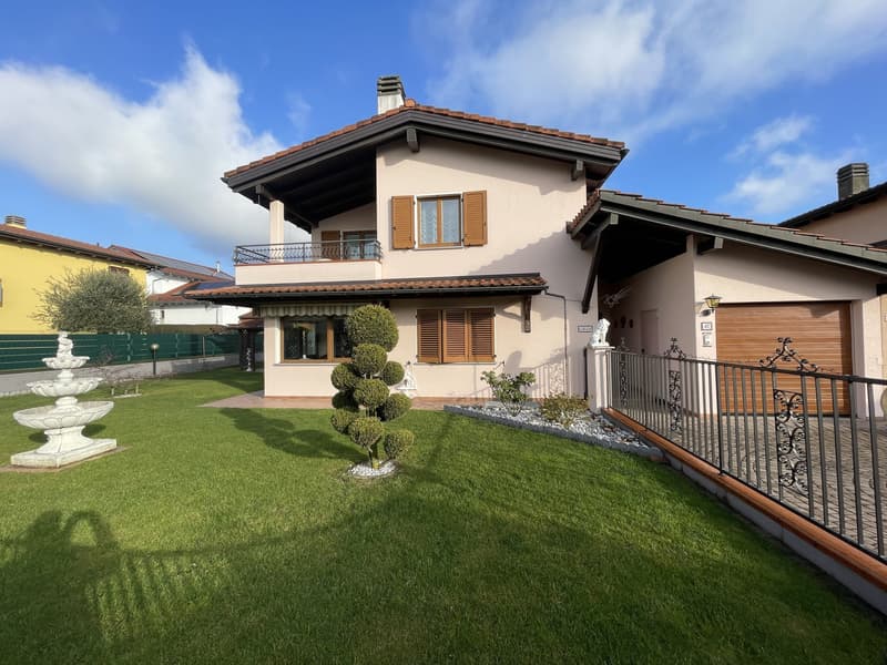 MERAVIGLIOSA CASA UNIFAMILIARE 4.5 CON GIARDINO CURATO (4)