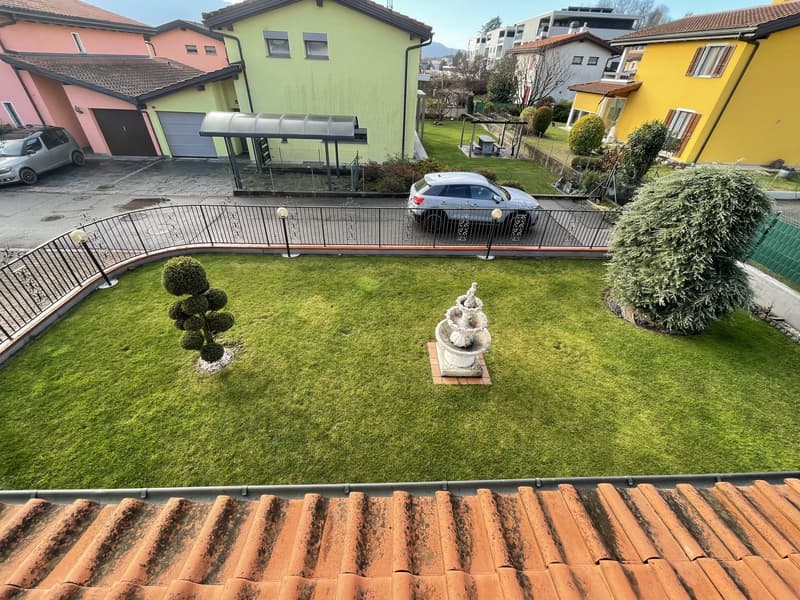 MERAVIGLIOSA CASA UNIFAMILIARE 4.5 CON GIARDINO CURATO (10)