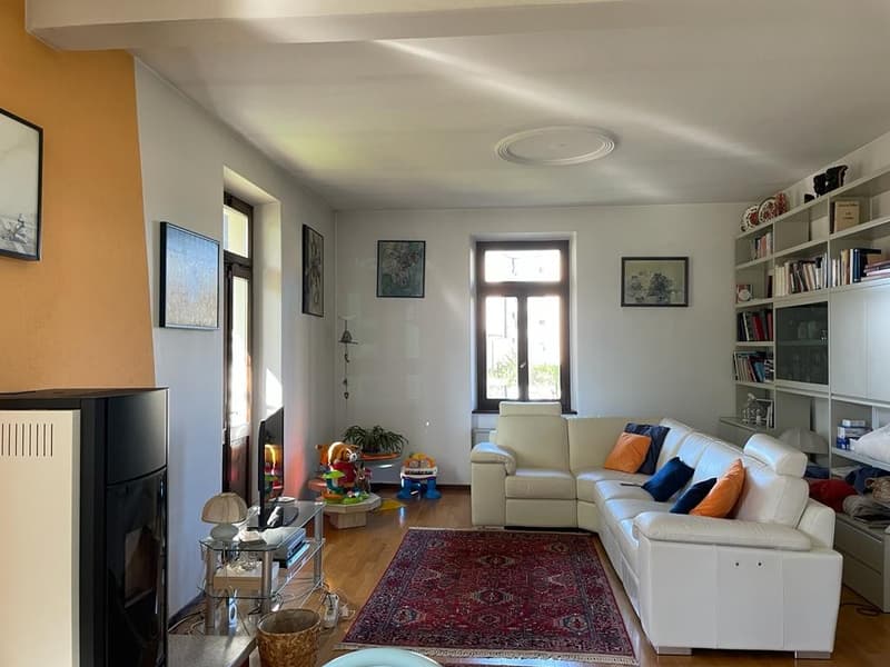 BELLA ED AMPIA CASA 5.5 CON GIARDINO E BOX DOPPIO (6)