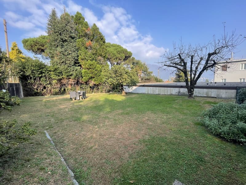 AMPIO APPARTAMENTO 2.5 CON VISTA LAGO E POSTEGGIO ESTERNO (12)