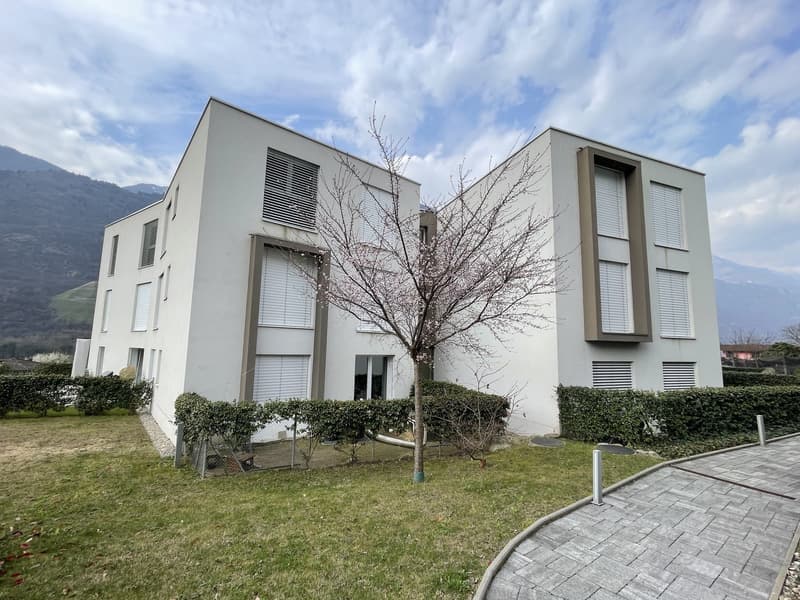 MODERNO ED AMPIO APPARTAMENTO 2.5 CON DUE POSTEGGI INTERNI (1)