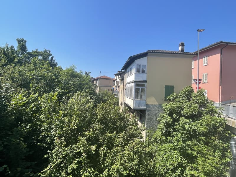 INTERESSANTE IMMOBILE DA RIATTARE NEL CUORE DI TESSERETE (2)