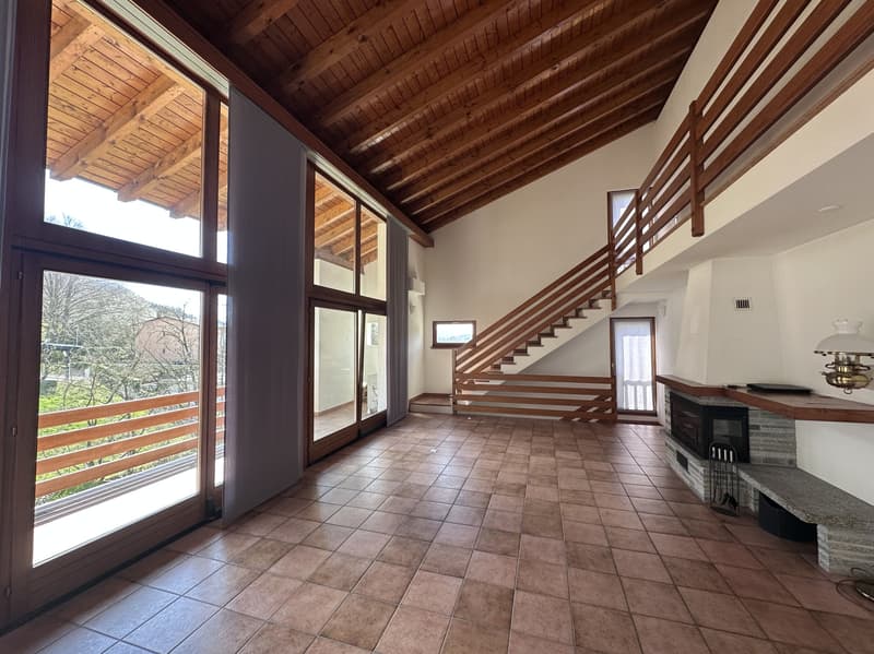 SPETTACOLARE ED AMPIA CASA GEMELLA A CADRO (10)