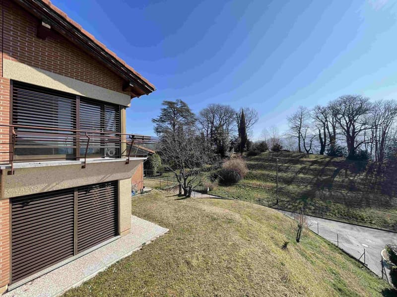 BELLA ED AMPIA CASA INDIPENDENTE 5.5 IMMERSA NEL VERDE (3)
