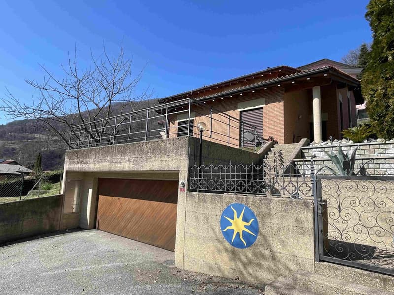 BELLA ED AMPIA CASA INDIPENDENTE 5.5 IMMERSA NEL VERDE (4)