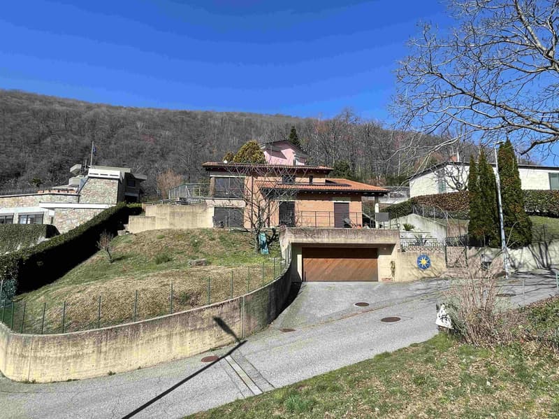 BELLA ED AMPIA CASA INDIPENDENTE 5.5 IMMERSA NEL VERDE (5)