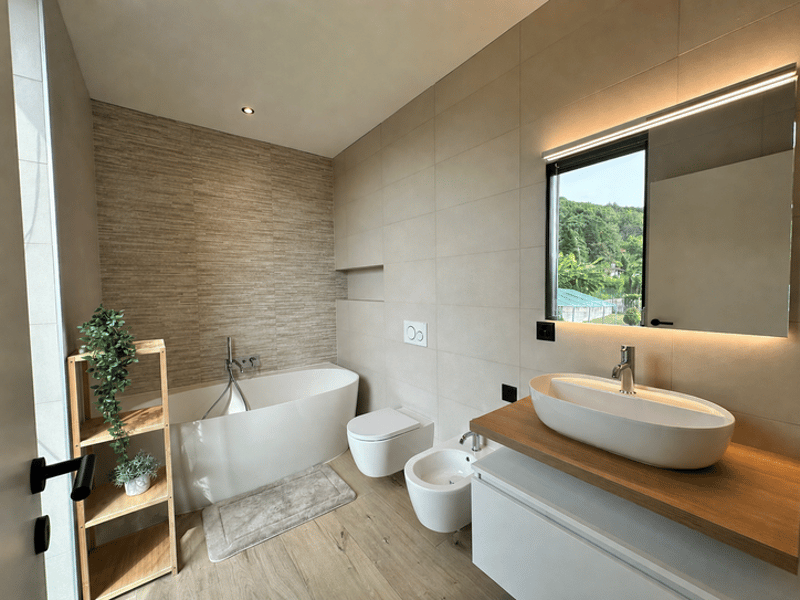 NUOVO ED AMPIO APPARTAMENTO CON LIFT PRIVATO E VISTA LAGO (10)