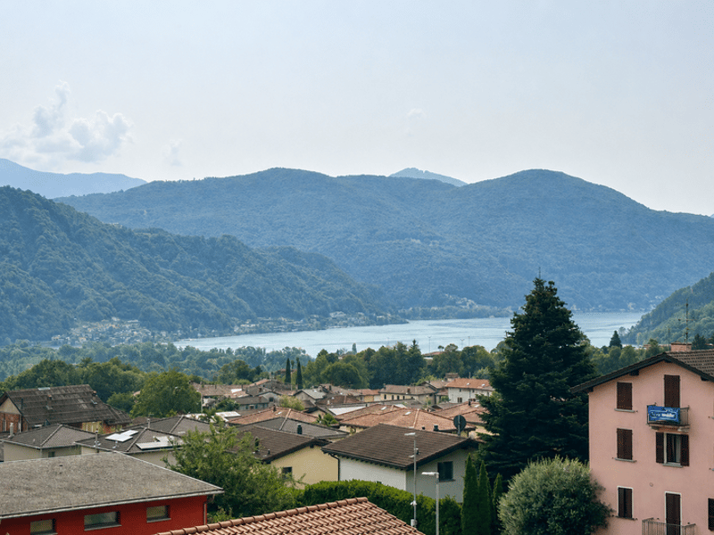 NUOVO ED AMPIO APPARTAMENTO CON LIFT PRIVATO E VISTA LAGO (11)